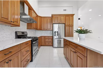 38 S Oaks Boulevard, Plainview, NY 11803 - Photo 19