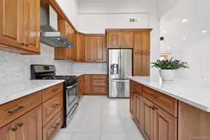 38 S Oaks Blvd, Plainview, NY 11803 - Photo 19