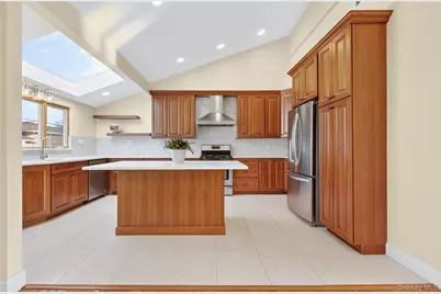 38 S Oaks Boulevard, Plainview, NY 11803 - Photo 17