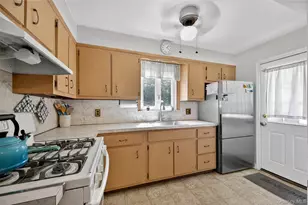 13 Prospect St, Glen Head, NY 11545 - Photo 11