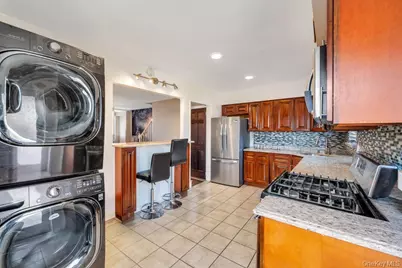 3247 Fairmount Avenue, Bronx, NY 10465 - Photo 9