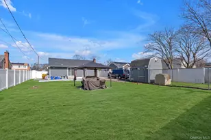 15 Silverpine Dr, Amityville, NY 11701 - Photo 13