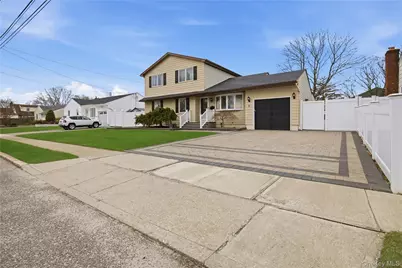 5 Wheeler Court, Deer Park, NY 11729 - Photo 3