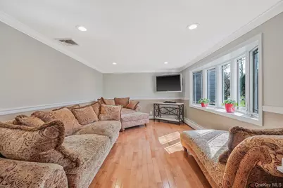 43 Hallock Avenue, Smithtown, NY 11787 - Photo 9