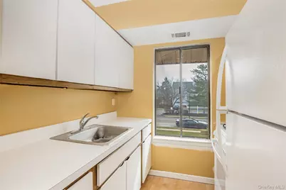 8 Cheyenne Court #8, Coram, NY 11727 - Photo 9