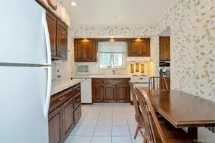 5 Vegas Ct, Plainview, NY 11803 - Photo 7