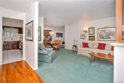 5 Vegas Court, Plainview, NY 11803 - Photo 3