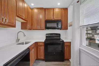 118 Third Avenue, Pelham, NY 10803 - Photo 15