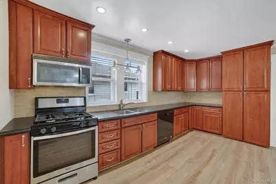 118 Third Avenue, Pelham, NY 10803 - Photo 7