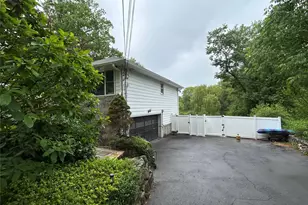 43 Woodbine Dr, Mahopac, NY 10541 - Photo 3