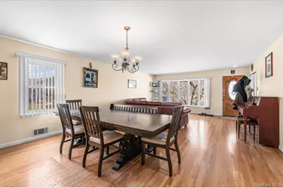 2 Fern Place, Plainview, NY 11803 - Photo 9