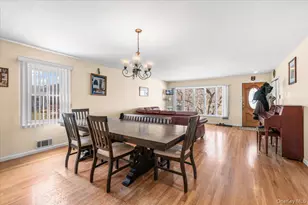 2 Fern Pl, Plainview, NY 11803 - Photo 9