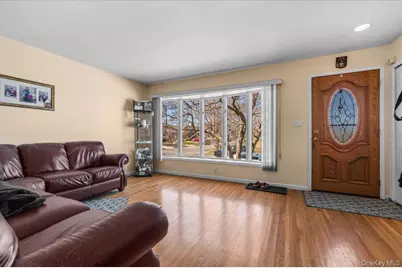 2 Fern Place, Plainview, NY 11803 - Photo 3
