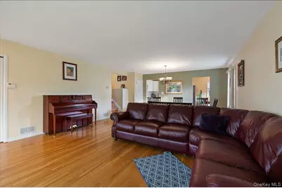 2 Fern Place, Plainview, NY 11803 - Photo 5