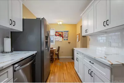 2 Fern Place, Plainview, NY 11803 - Photo 11