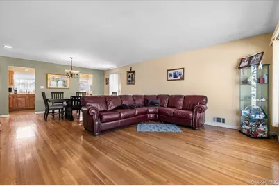 2 Fern Place, Plainview, NY 11803 - Photo 3