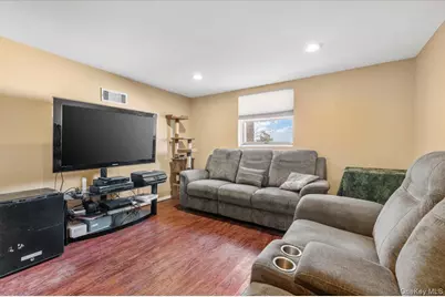 2 Fern Place, Plainview, NY 11803 - Photo 23