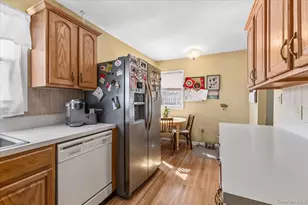 2 Fern Pl, Plainview, NY 11803 - Photo 13