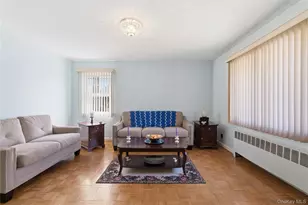 119 Woodoak Dr, Westbury, NY 11590 - Photo 11