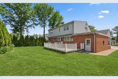 119 Woodoak Drive, Westbury, NY 11590 - Photo 3