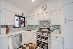 7 Betsy Dr, West Sayville, NY 11796 - Photo 15