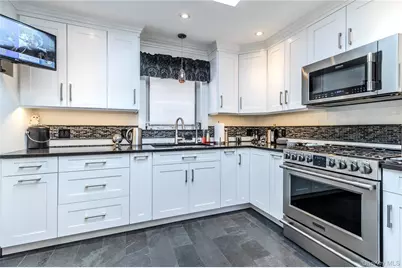 325 149th Street, Whitestone, NY 11357 - Photo 11