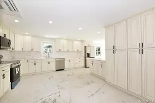 87 Dunlop Rd, Huntington, NY 11743 - Photo 9