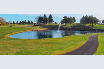 625 Madeira Boulevard, Melville, NY 11747 - Photo 21