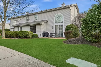 625 Madeira Boulevard, Melville, NY 11747 - Photo 17