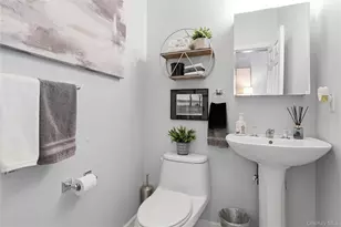 625 Madeira Blvd, Melville, NY 11747 - Photo 9