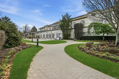 625 Madeira Boulevard, Melville, NY 11747 - Photo 19