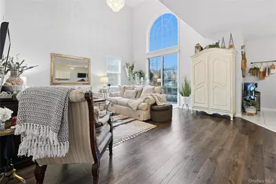 625 Madeira Boulevard, Melville, NY 11747 - Photo 5