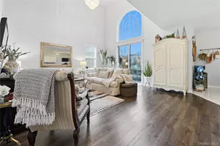 625 Madeira Blvd, Melville, NY 11747 - Photo 5