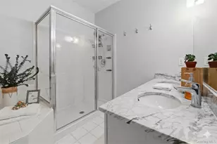 625 Madeira Blvd, Melville, NY 11747 - Photo 11