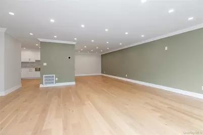 18 Acorn Ponds Drive, Roslyn, NY 11576 - Photo 13