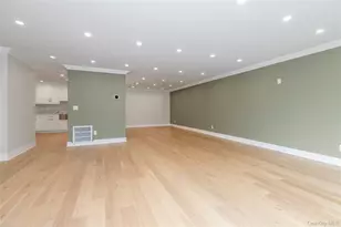 18 Acorn Ponds Dr, Roslyn, NY 11576 - Photo 13