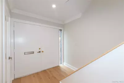 18 Acorn Ponds Drive, Roslyn, NY 11576 - Photo 3