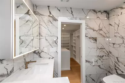 18 Acorn Ponds Drive, Roslyn, NY 11576 - Photo 23