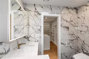 18 Acorn Ponds Dr, Roslyn, NY 11576 - Photo 23