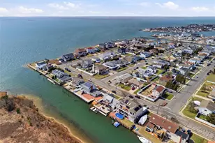 184 Inlet Dr, Lindenhurst, NY 11757 - Photo 27