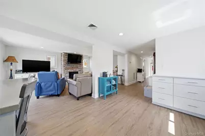 184 Inlet Drive, Lindenhurst, NY 11757 - Photo 21