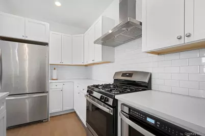 401 Breton Way, Glen Cove, NY 11542 - Photo 17