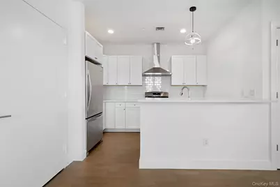 401 Breton Way, Glen Cove, NY 11542 - Photo 11