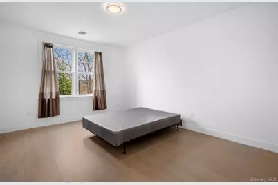 401 Breton Way, Glen Cove, NY 11542 - Photo 19