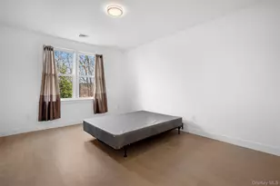 401 Breton Wy, Glen Cove, NY 11542 - Photo 19