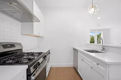 401 Breton Way, Glen Cove, NY 11542 - Photo 13