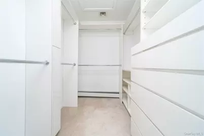 143 Round Hill Road, Roslyn Heights, NY 11577 - Photo 23