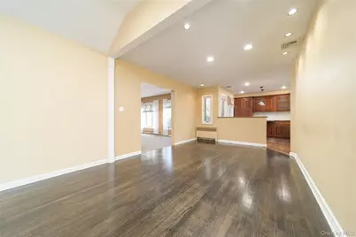 143 Round Hill Road, Roslyn Heights, NY 11577 - Photo 7