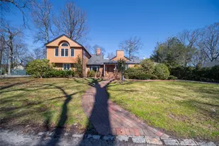 143 Round Hill Rd, Roslyn Heights, NY 11577 - Photo 3