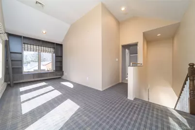 143 Round Hill Road, Roslyn Heights, NY 11577 - Photo 19